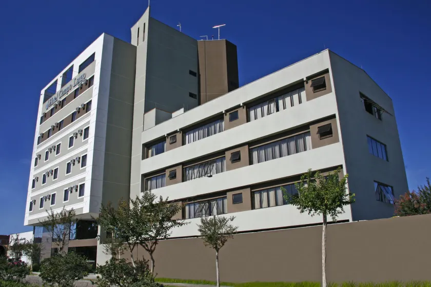 Hotel Campo Largo Comfort - Image 1