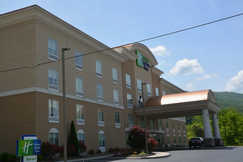 Holiday Inn Express & Suites Caryville by IHG - Image 1