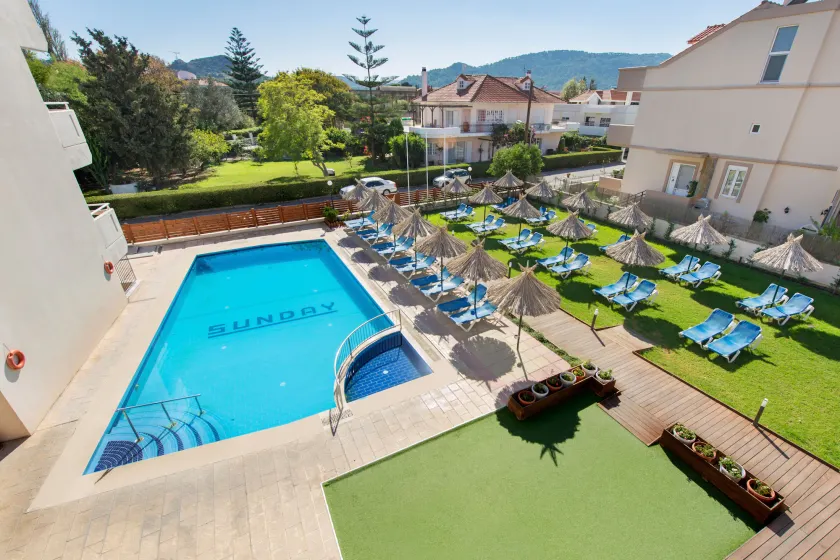 Sunday Hotel - Image 1