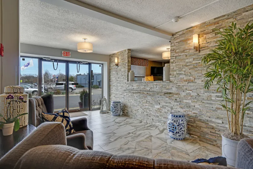 Blue Creek Inn - Image 1