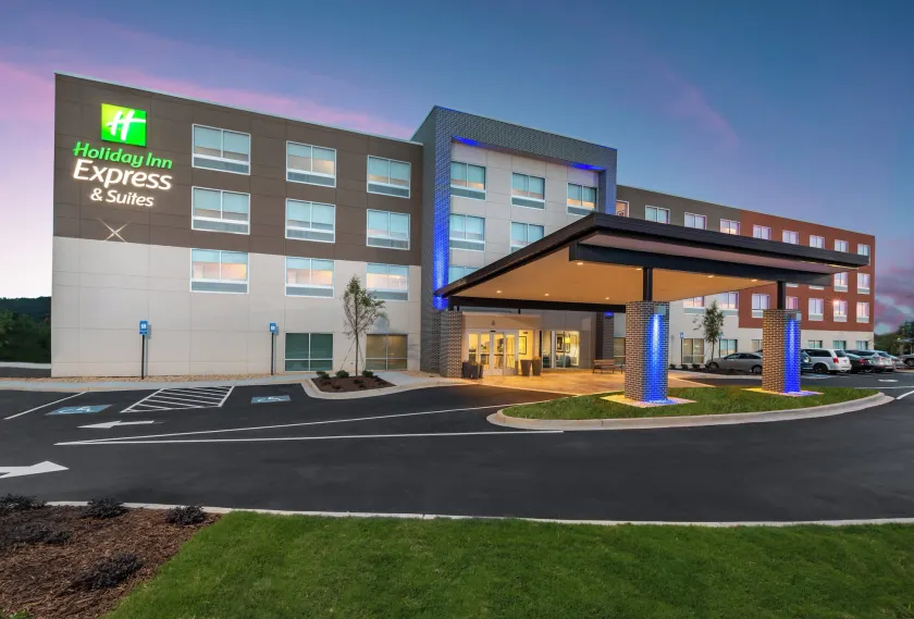 Holiday Inn Express & Suites Gainesville - Lake Lanier Area by IHG - Image 1