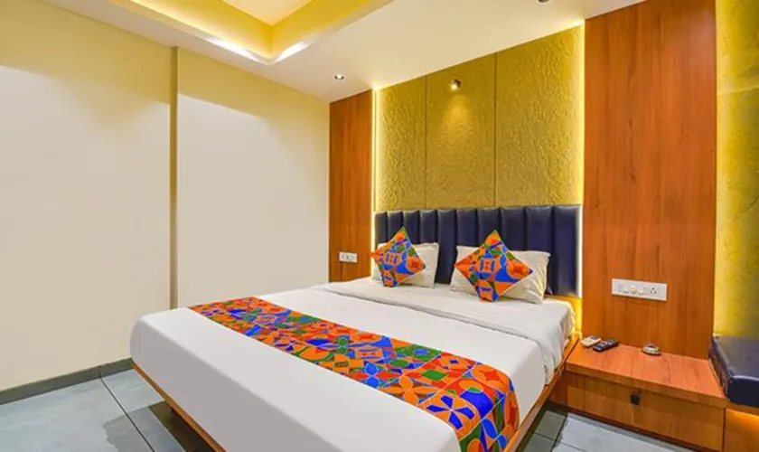 Fabhotel Udhna Inn - Image 1