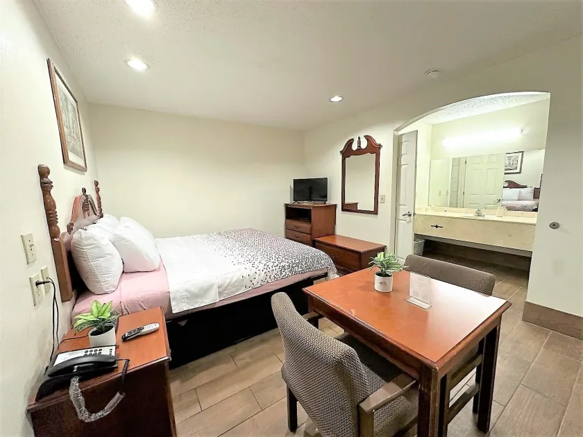 Budget Inn - Image 1