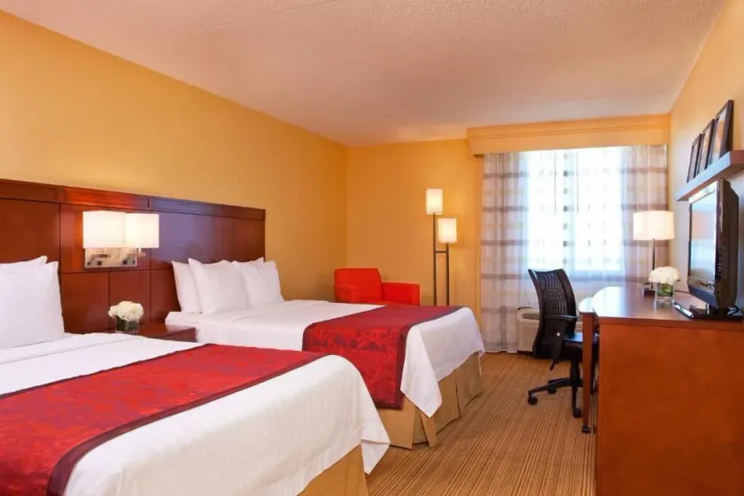 Hotel Pentagon South - Image 1