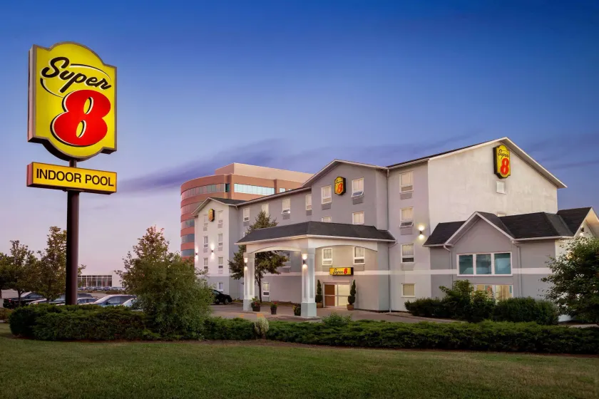 Super 8 by Wyndham Ajax/Toronto On - Image 1