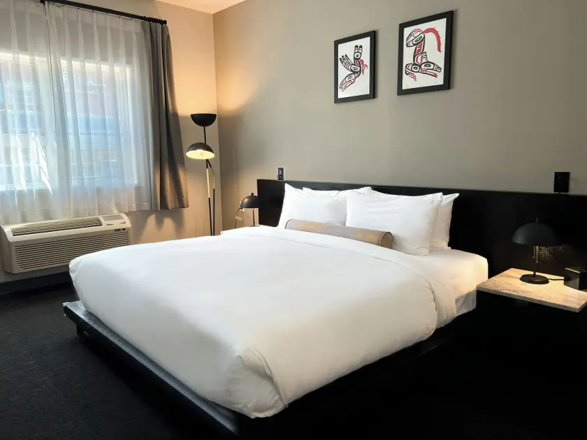 Edgewater Hotel - Image 1