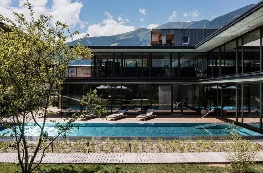 zelloon boutique hotel - Image 1