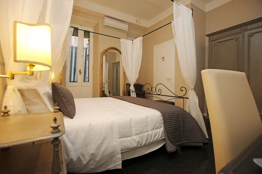 Amica Roma Guest House - Image 1