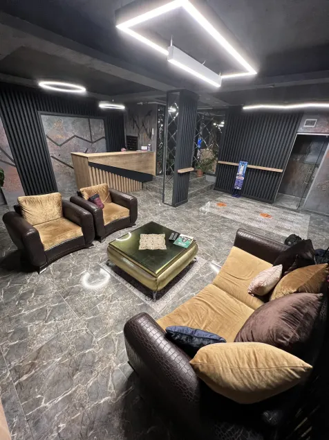 Orange Airport Hotel - Image 1
