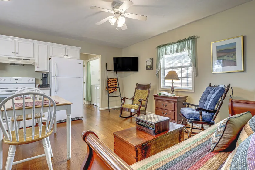 Porch & Fire Pit Access! Quiet Broadway Cottage - Image 1