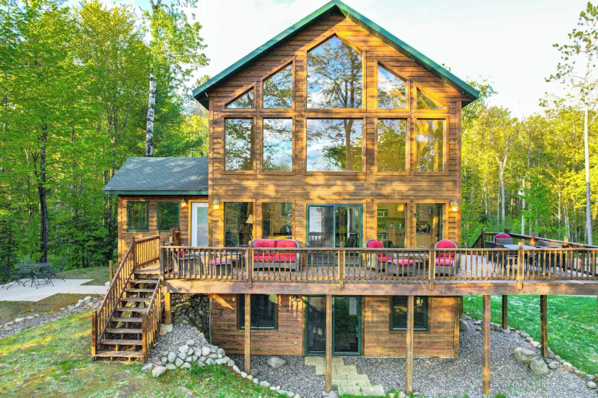 Paddle Ready: Hayward Lake View Retreat w/ BBQ - Image 1