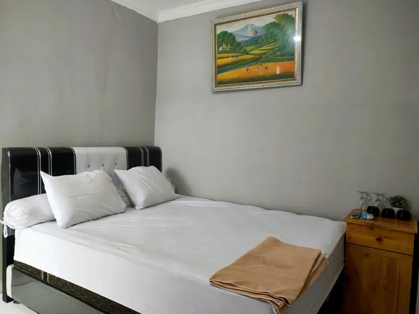 Atiq Homestay Syariah Mitra RedDoorz - Image 1