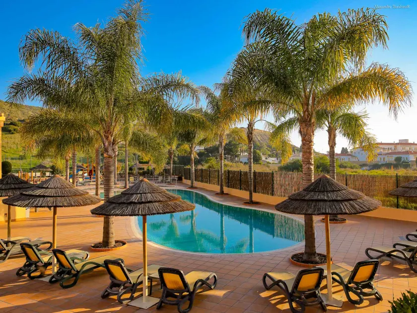 A24 - LuzBay Beach Apartment by Dreamalgarve - Image 1
