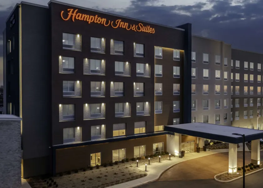 Hampton Inn & Suites Indianapolis West Speedway - Image 1