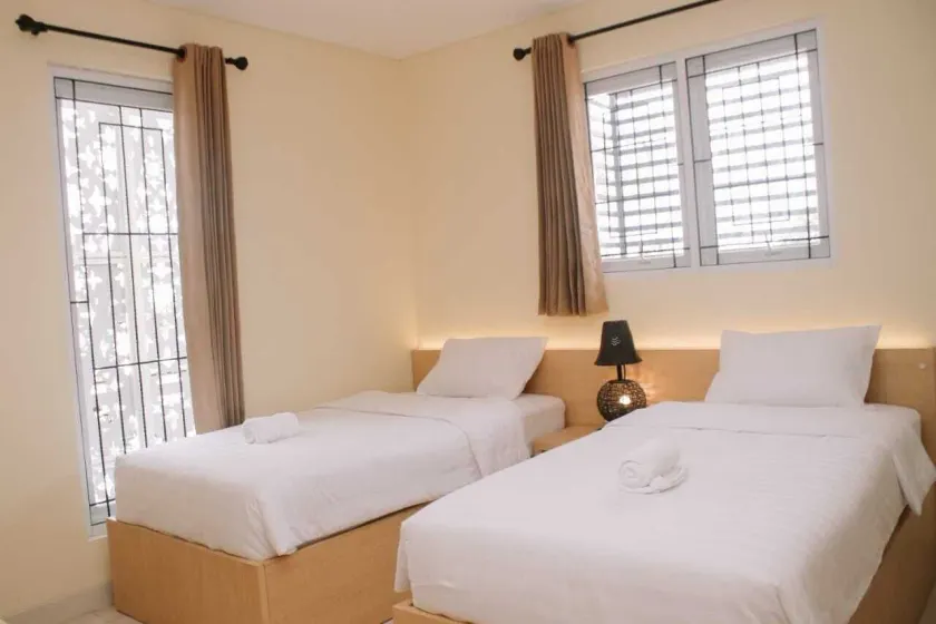 Merlin Hotel - Image 1