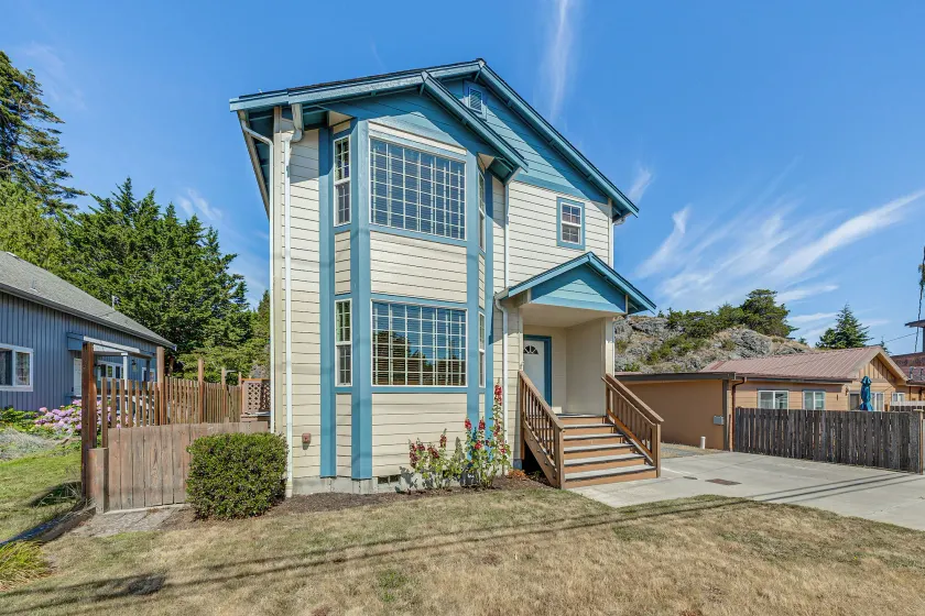 Walk to Town! Charming La Conner Home - Image 1