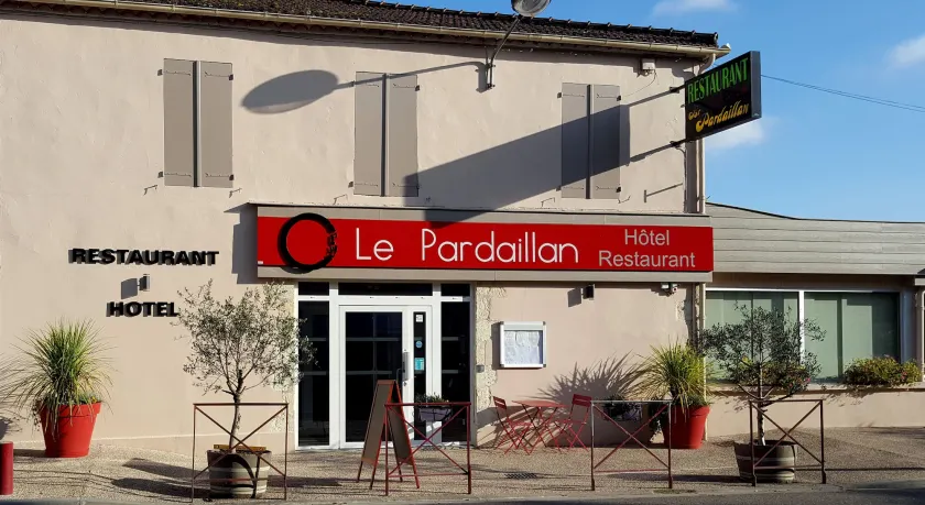 Logis Hôtel & Restaurant Le Pardaillan - Image 1