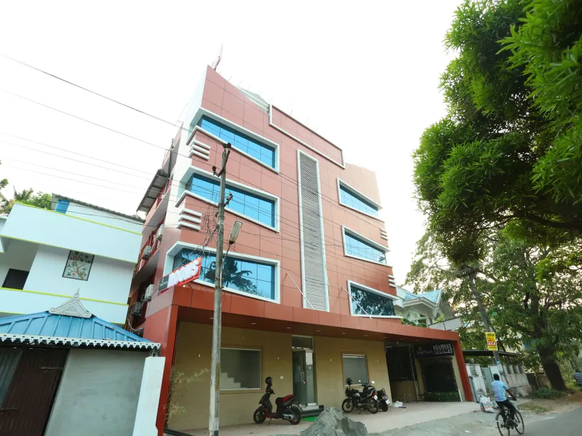 Treebo Thoduvas Star Plaza Cochin Airport - Image 1