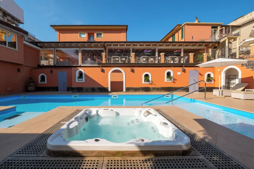 Hotel Monte Rosa - Image 1