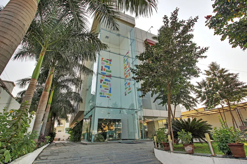 Hotel Sai Miracle - Image 1