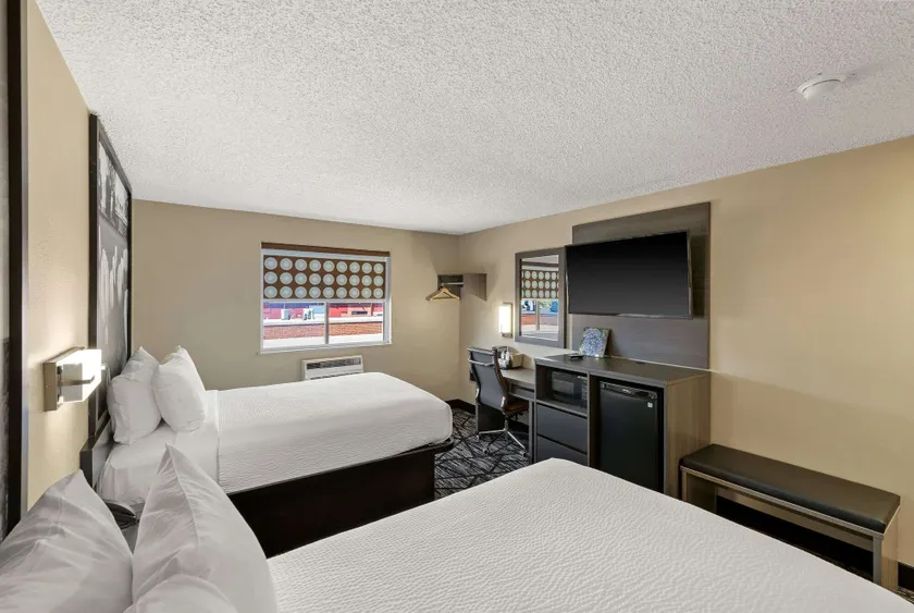 Super 8 by Wyndham Charlottesville - Image 1