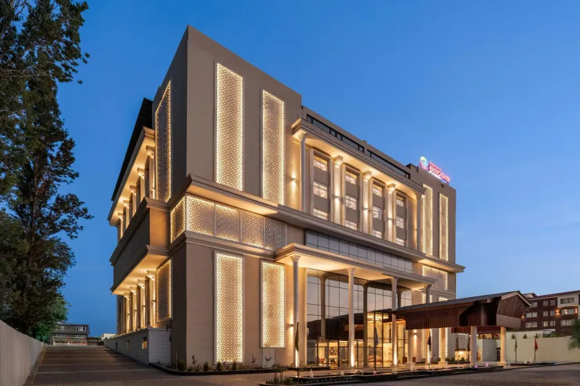 Ramada Encore by Wyndham Rajbagh Srinagar - Image 1
