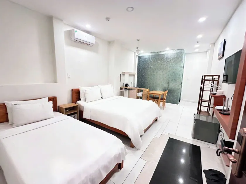 Gemini Saigon CENTER - New & Quiet near Bui Vien Walking Street - Image 1