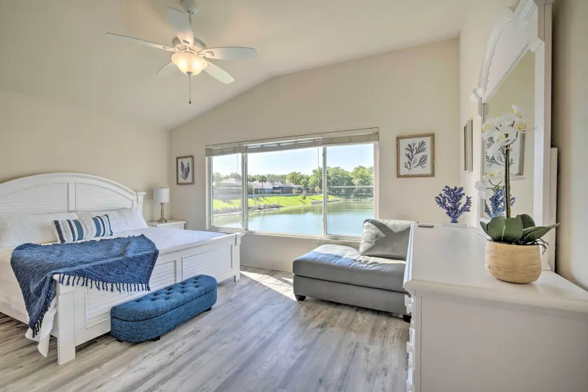 The Villages Retreat w/ Lanai & Lake Views! - Innvendig