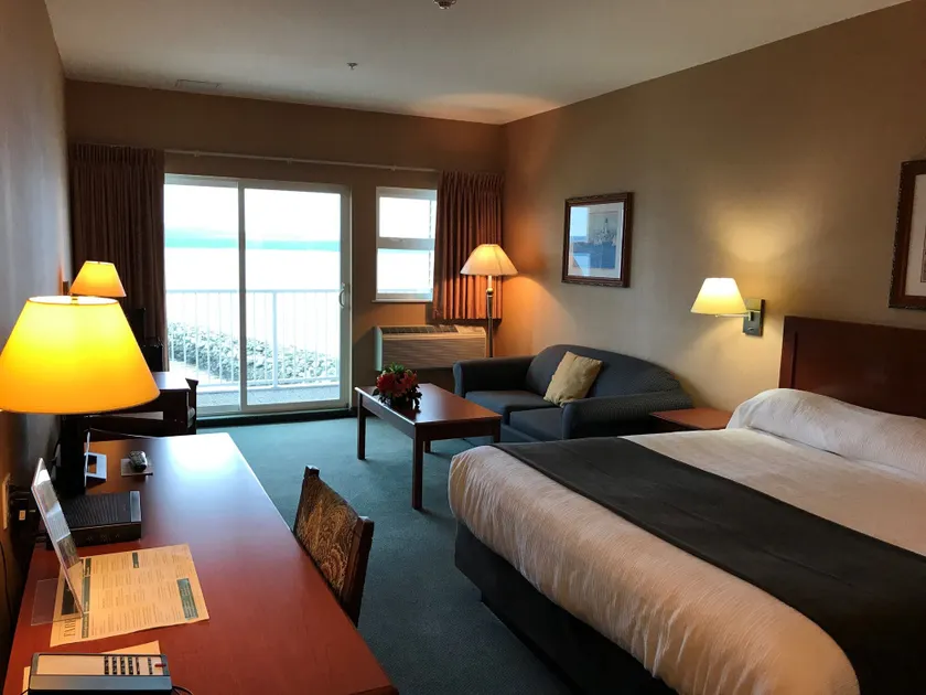 Beach Gardens Resort and Marina - Image 1