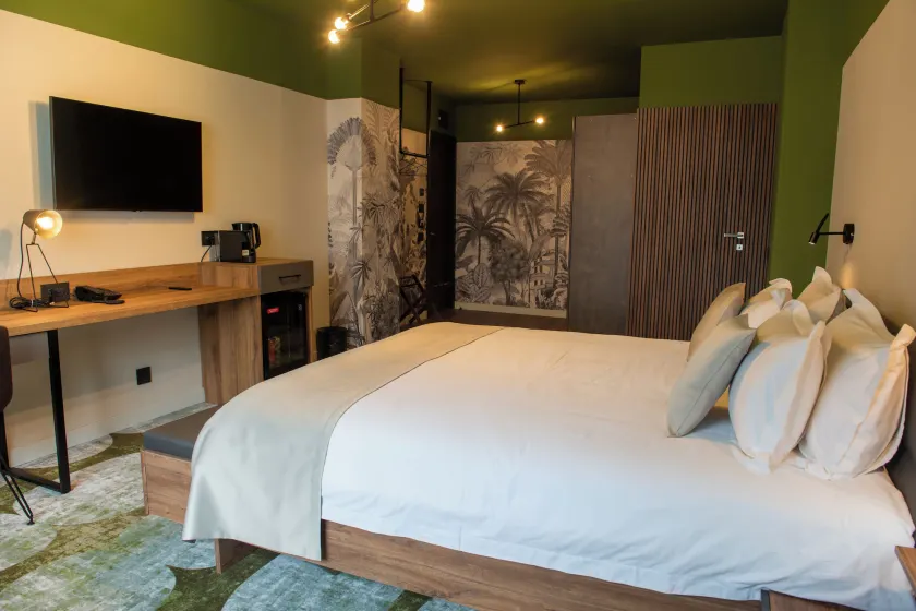 Bucharest Comfort Suites Hotel - Image 1