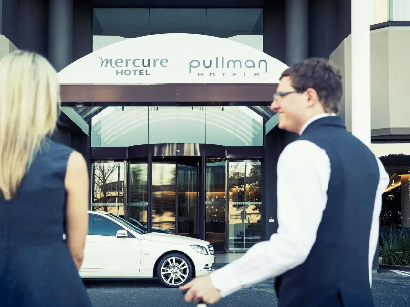 Mercure Melbourne Albert Park - Image 1