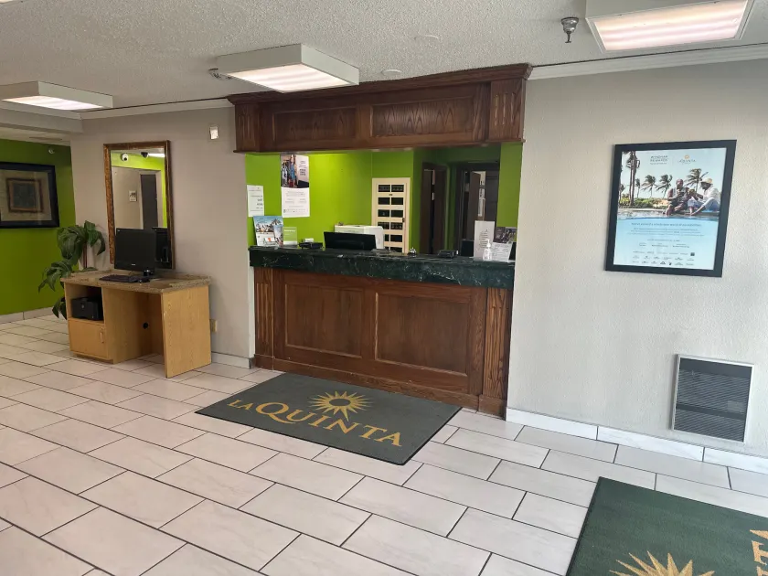 La Quinta Inn by Wyndham Omaha Southwest - Image 1