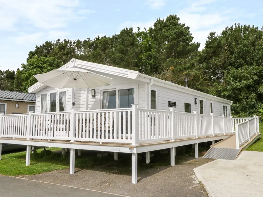 Cayton Pines - Image 1