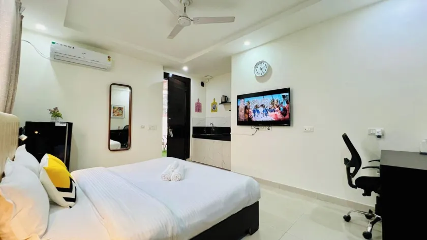Shree Hotel and Banquets Gurgaon - Room