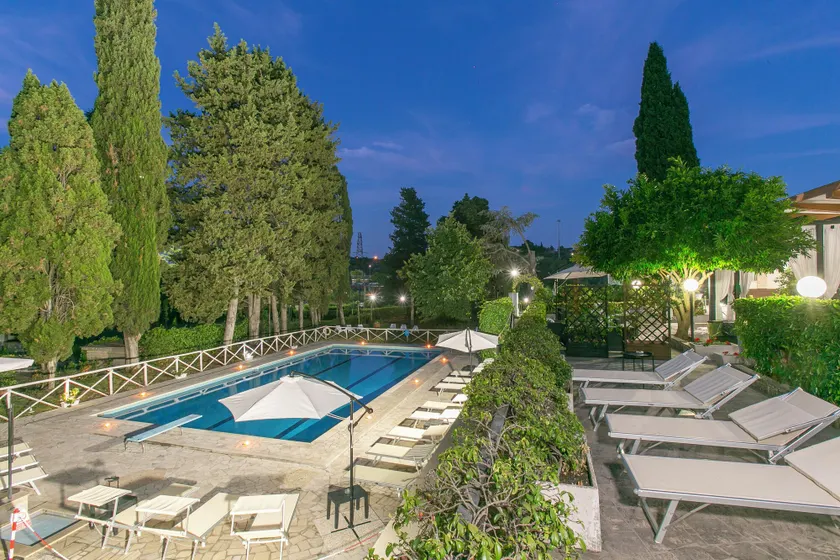 Hotel Boomerang - Image 1