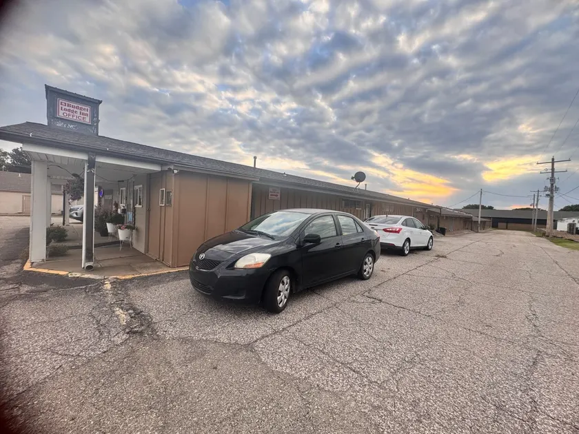 Budget Lodge Inn Abilene KS - Image 1