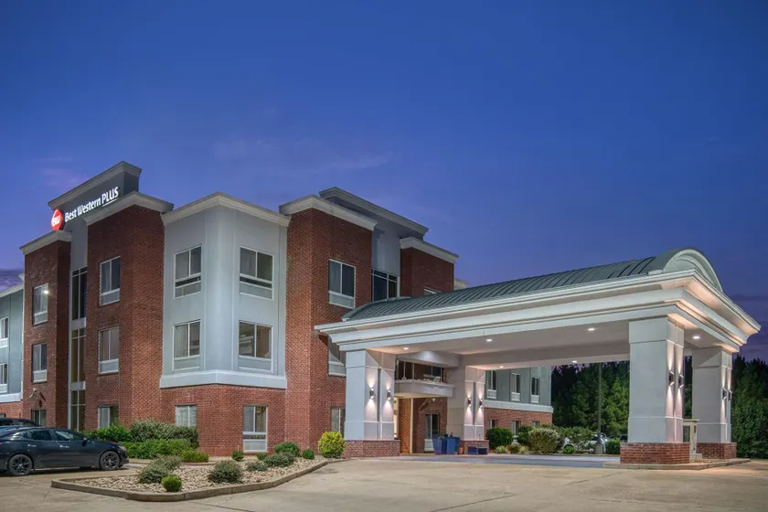 Best Western Plus Philadelphia-Choctaw Hotel and Suites - Image 1