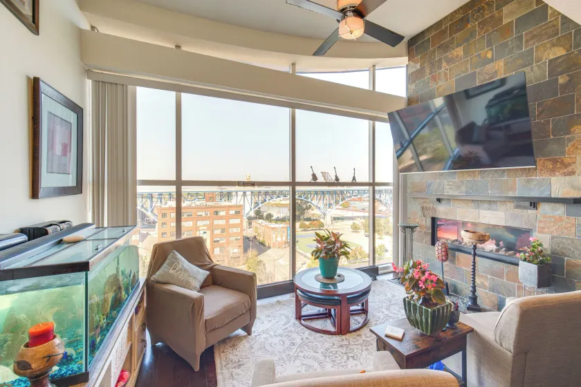 3 Mi to Dtwn Cleveland: Condo w/ Lake Erie Views! - Image 1