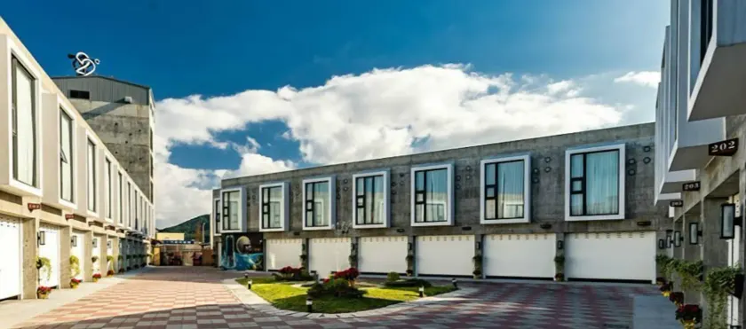 22°C Cold Spring Hotel - Image 1