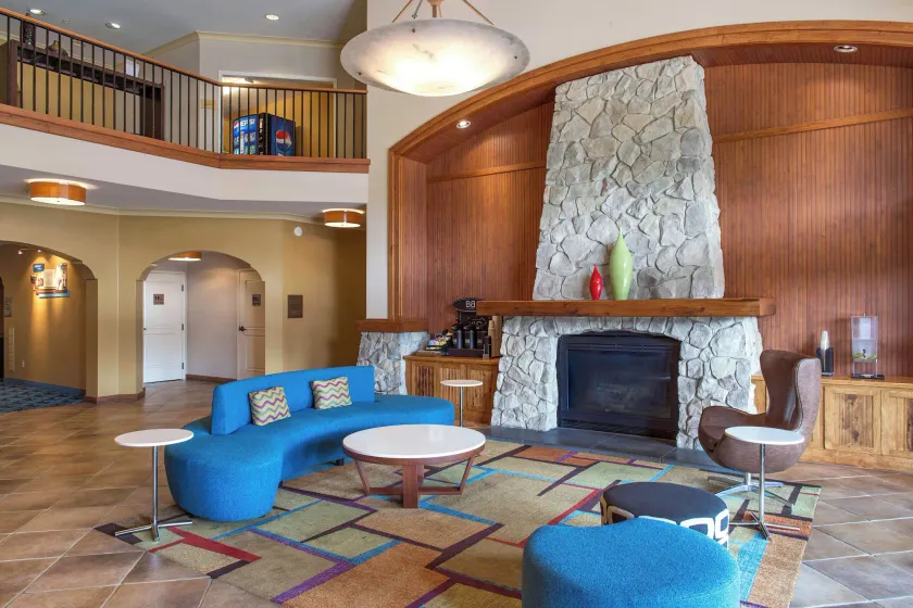 Fairfield Inn and Suites Santa Rosa Sebastopol - Image 1