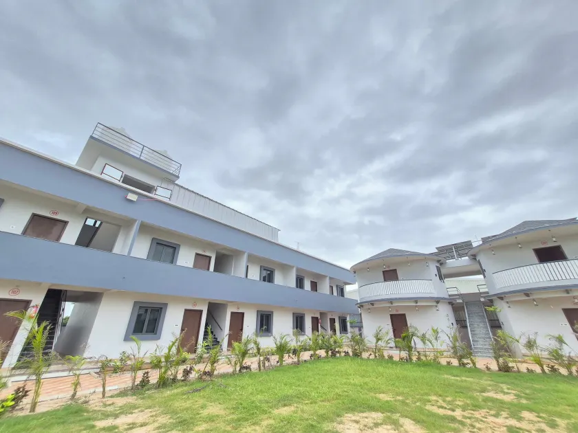 HK RESORT - Image 1