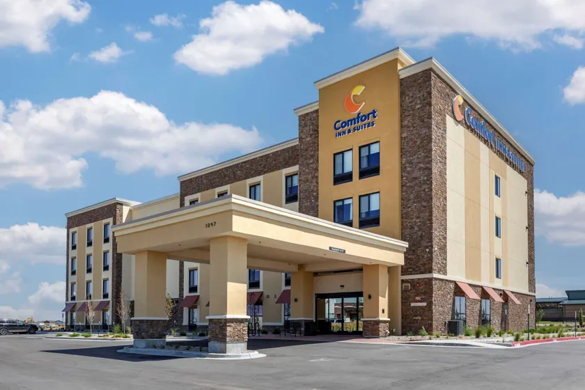 Comfort Inn & Suites Bennett - Image 1
