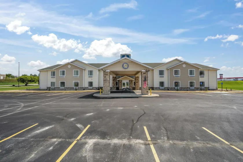 Cobblestone Inn & Suites - Avoca - Image 1