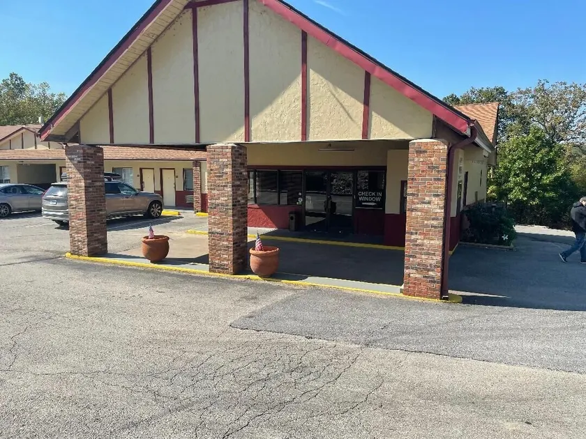 Village Inn of Hardy - Image 1