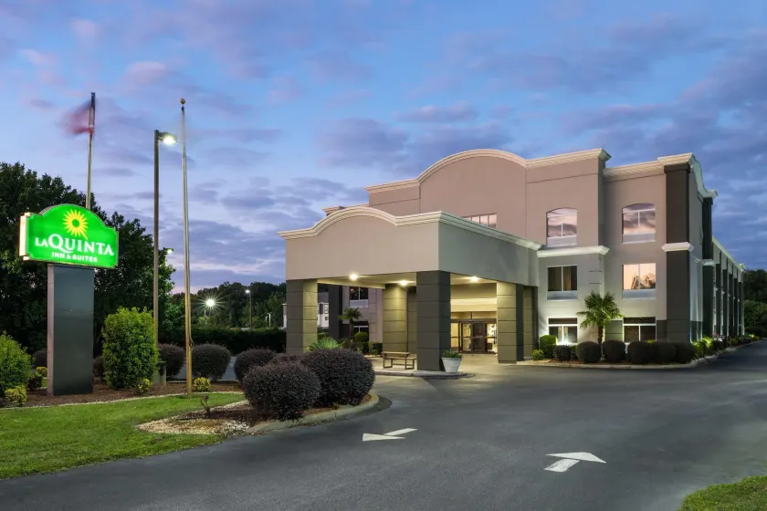 La Quinta by Wyndham Florence - Image 1
