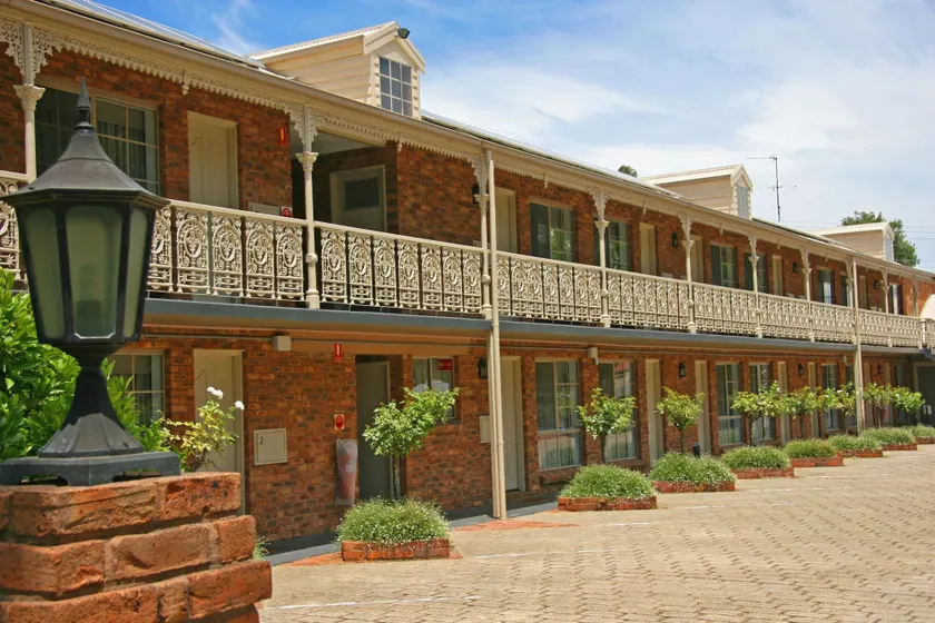 Hermitage Motor Inn - Image 1