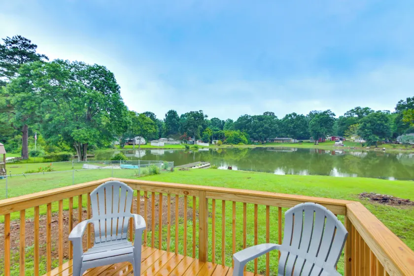 Cedar Pines Lake Views! Charming Waterfront Home - Image 1