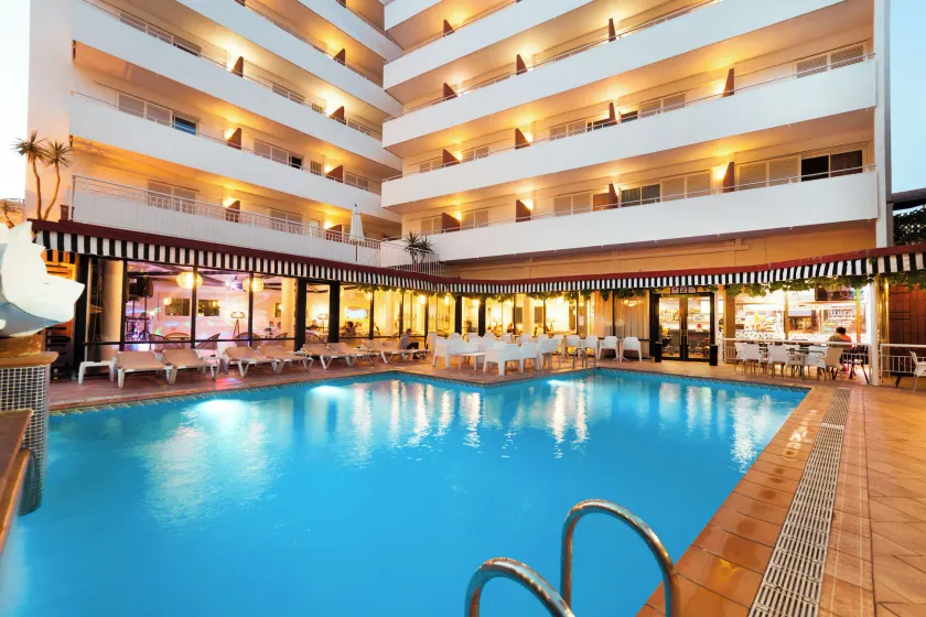Hotel Xaine Park - Image 1