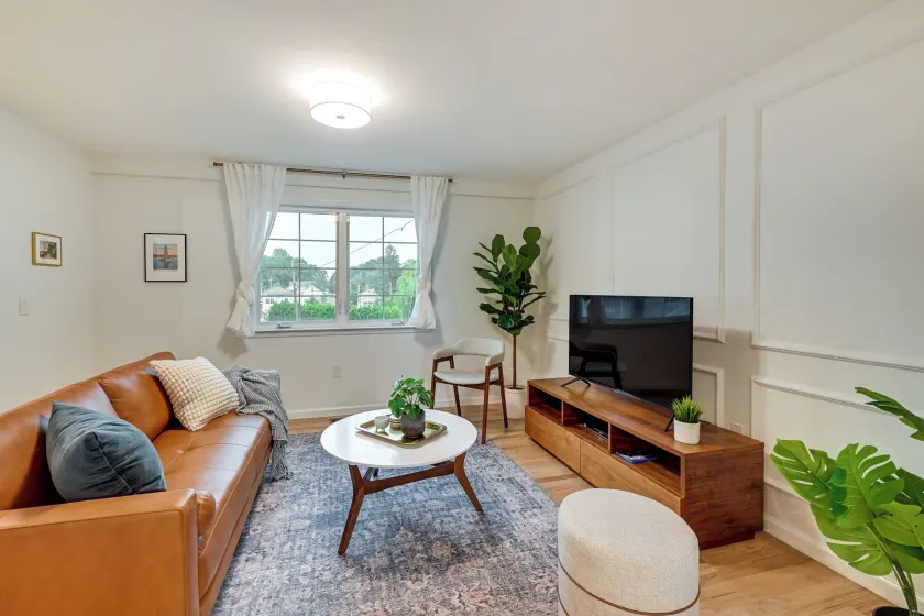 Walk to Shops & Dining: Glen Cove Apt w/ Yard! - Image 1