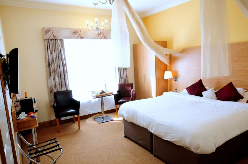 The Queensgate Hotel - Image 1